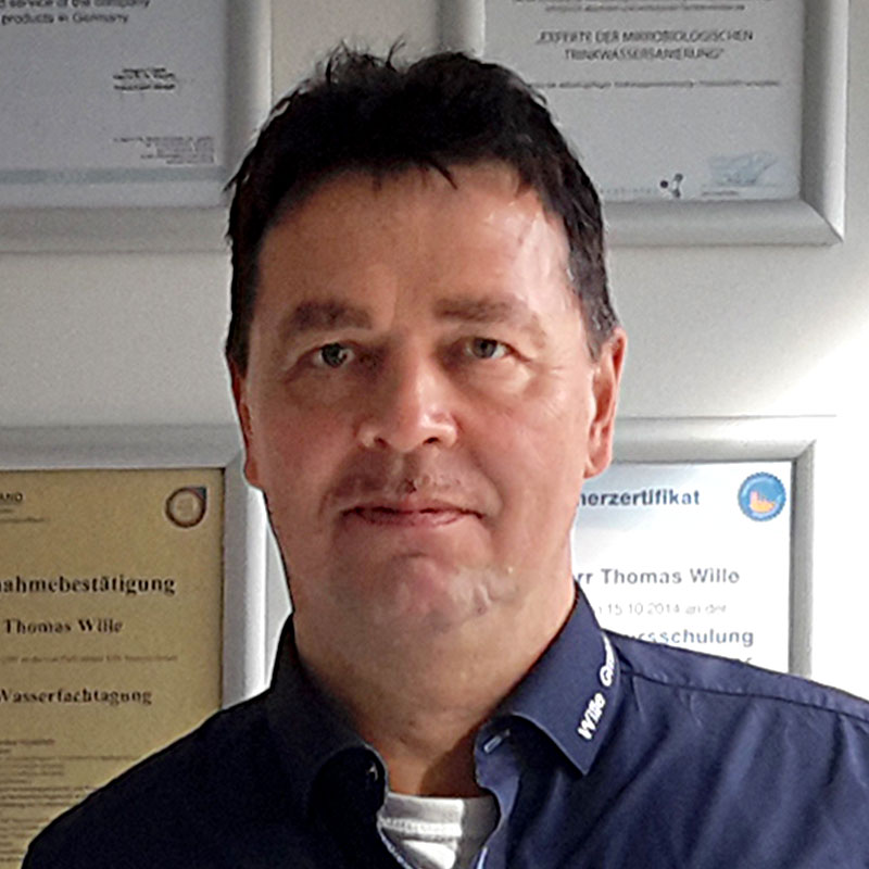 Herr Thomas Wille - Geschäftsführer Herr Thomas Wille - Geschäftsführer